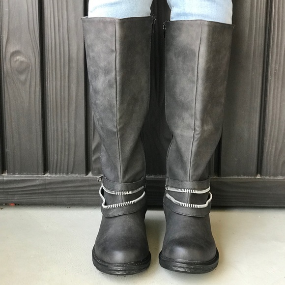 Matte Black Rugged Distressed Harness Zipper Boots - Picture 6 of 8